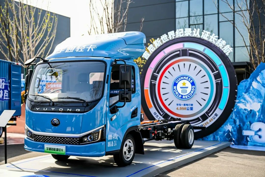 12款新品重磅發布!宇通向“新”而行繪藍圖 12款新品重磅發布!宇通向“新”而行繪藍圖