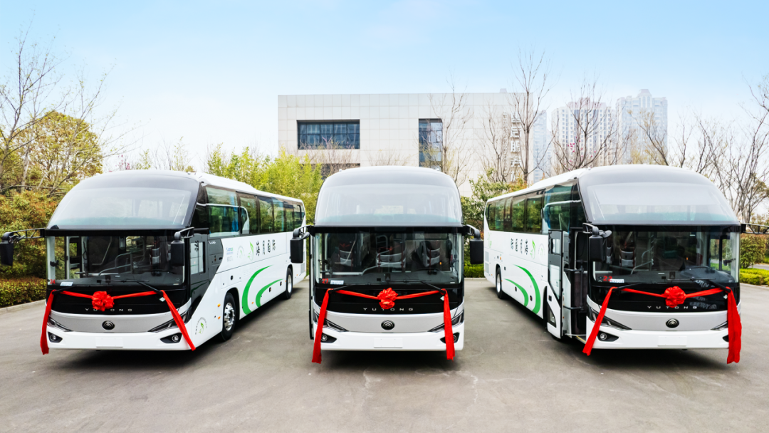 行業最大批量!宇通100輛高端旅游客車交付新疆 行業最大批量!宇通100輛高端旅游客車交付新疆