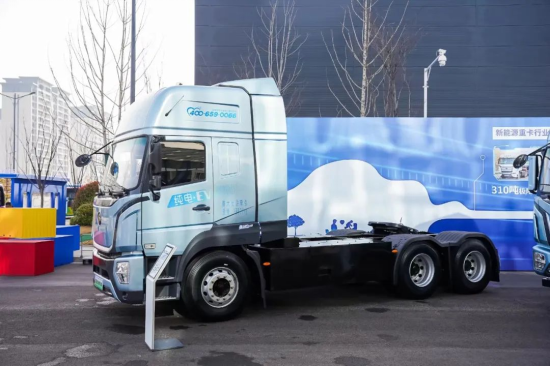 實力見證 | 多款新品首發，宇通重卡春季新品發布會隆重舉行