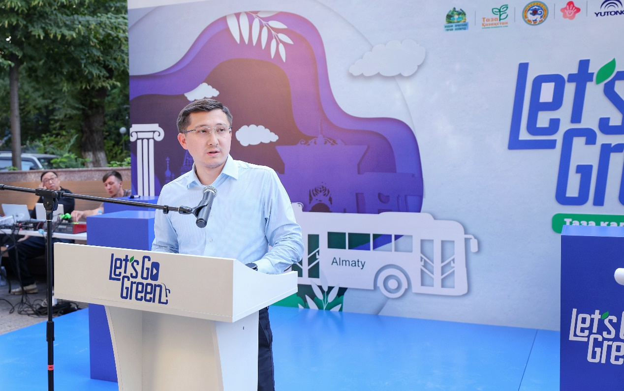 綠色點亮阿拉木圖 宇通攜手中國駐阿拉木圖總領事館共啟低碳出行新篇章 綠色點亮阿拉木圖 宇通攜手中國駐阿拉木圖總領事館共啟低碳出行新篇章