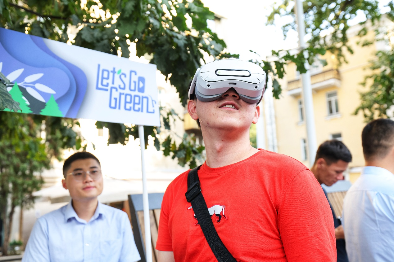 綠色點亮阿拉木圖 宇通攜手中國駐阿拉木圖總領事館共啟低碳出行新篇章 綠色點亮阿拉木圖 宇通攜手中國駐阿拉木圖總領事館共啟低碳出行新篇章