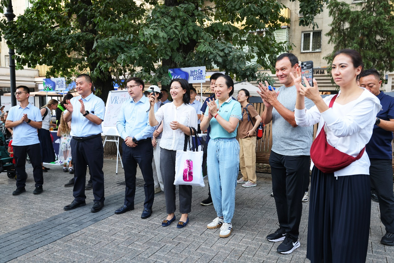 綠色點亮阿拉木圖 宇通攜手中國駐阿拉木圖總領事館共啟低碳出行新篇章 綠色點亮阿拉木圖 宇通攜手中國駐阿拉木圖總領事館共啟低碳出行新篇章