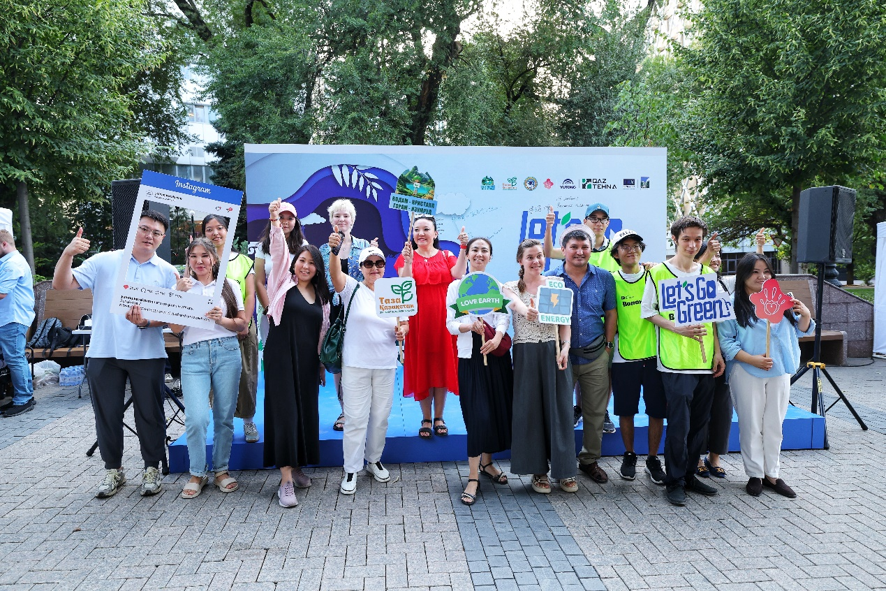 綠色點亮阿拉木圖 宇通攜手中國駐阿拉木圖總領事館共啟低碳出行新篇章 綠色點亮阿拉木圖 宇通攜手中國駐阿拉木圖總領事館共啟低碳出行新篇章