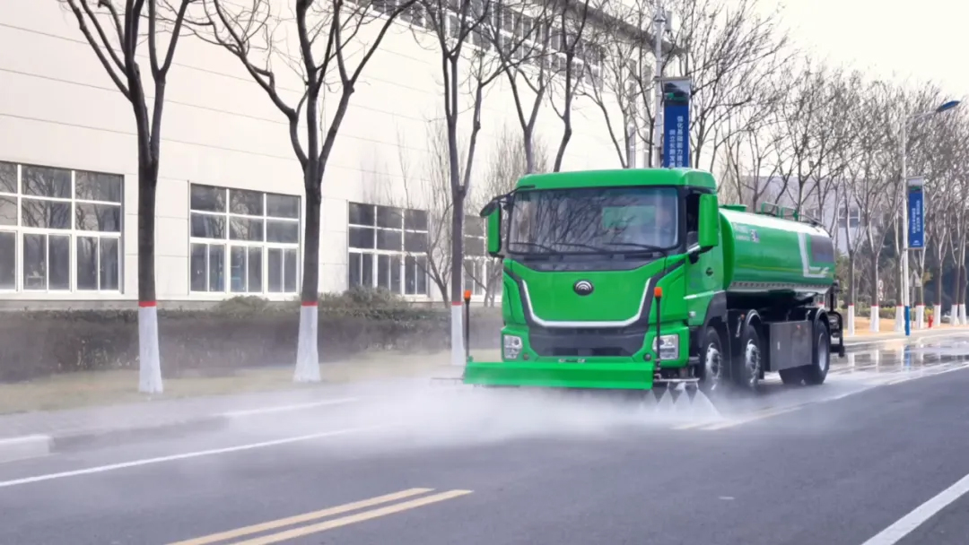 「宇」見好車 | 宇通環衛25噸純電高壓清洗車，長距離道路清洗高性價比之選