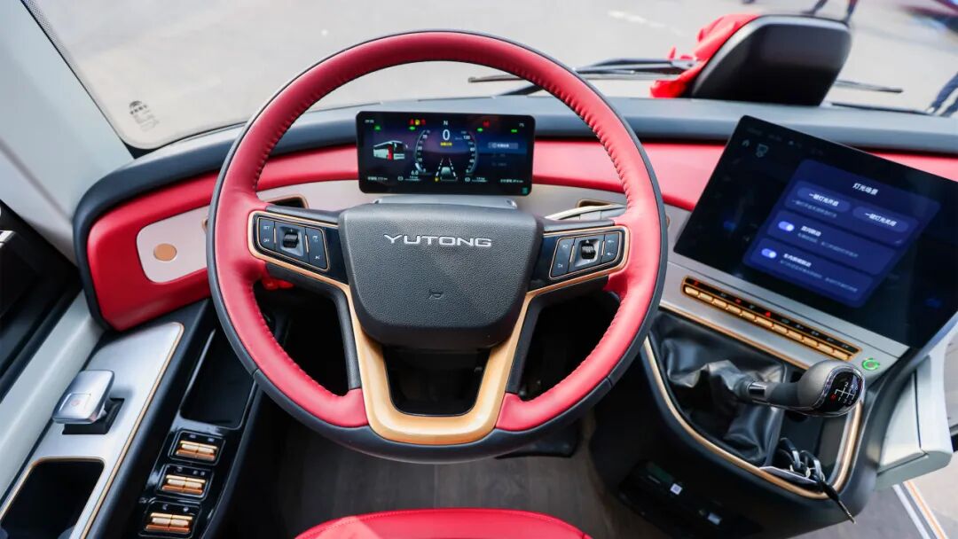 向高處行！宇通T7與天域S12奏響高端化戰(zhàn)略“開門紅”