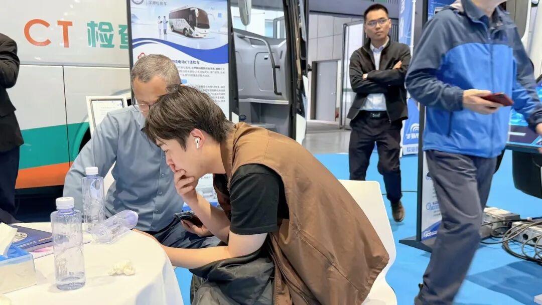 宇通醫(yī)療車亮相上海國際醫(yī)博會，實力詮釋移動醫(yī)療新價值