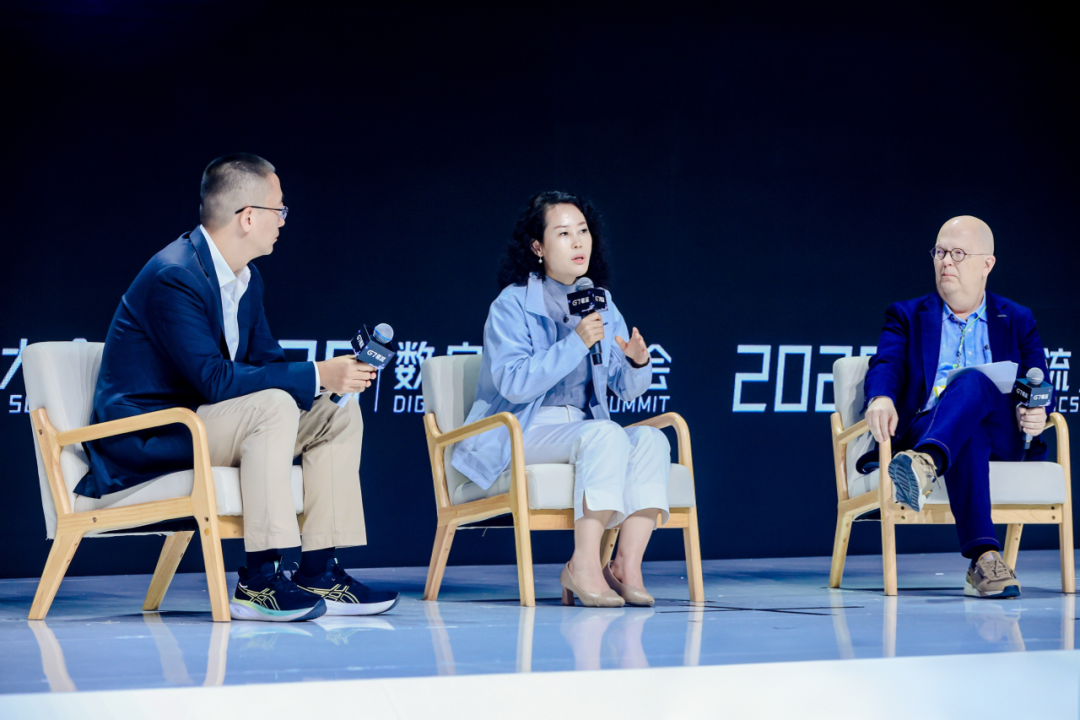 新能源遇到AI浪潮:宇通輕卡發(fā)布白鯨版智慧冷藏車 圖片