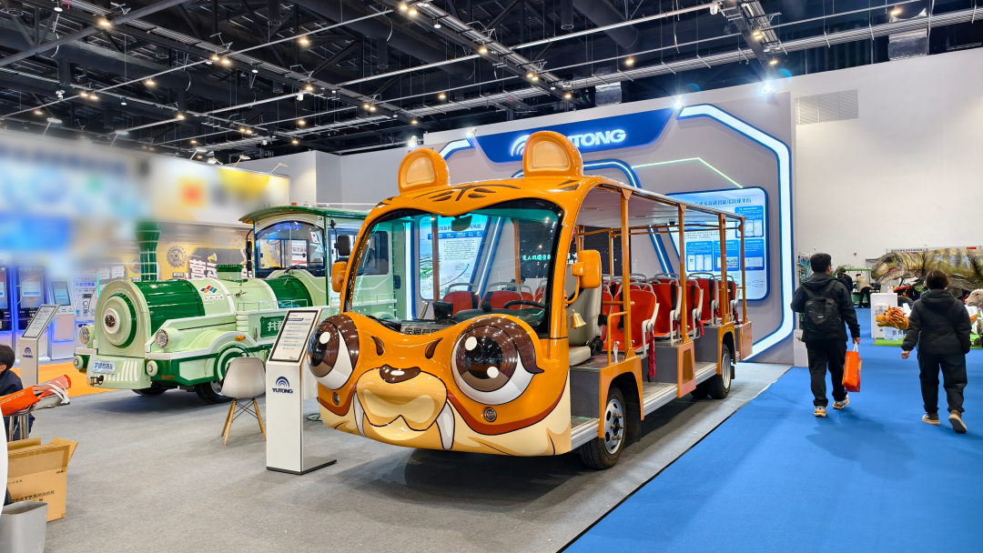 宇通鋰電觀光列車和劍齒虎觀光車亮相北京，以定制化方案賦能景區升級
