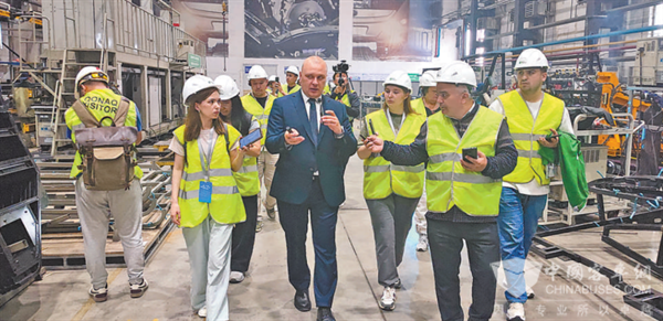 央視CGTN+人民日?qǐng)?bào)高頻關(guān)注:宇通深耕海外多元發(fā)展 央視CGTN+人民日?qǐng)?bào)高頻關(guān)注:宇通深耕海外多元發(fā)展