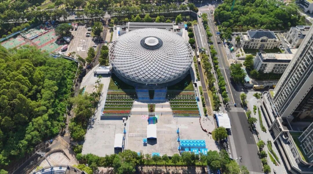 當(dāng)好綠色盛會(huì)“護(hù)航者”!宇通環(huán)衛(wèi)助力粵港澳書(shū)寫(xiě)“零碳”新篇章 圖片