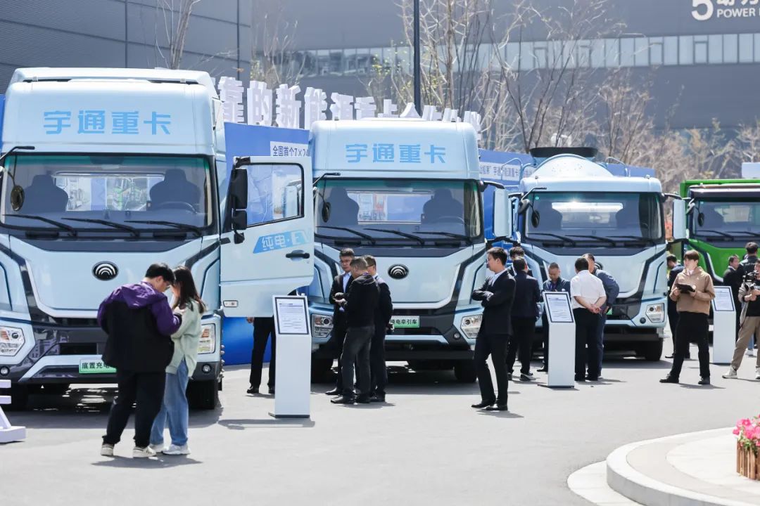 12款新品重磅發布!宇通向“新”而行繪藍圖 12款新品重磅發布!宇通向“新”而行繪藍圖