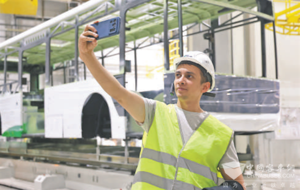 央視CGTN+人民日?qǐng)?bào)高頻關(guān)注:宇通深耕海外多元發(fā)展 央視CGTN+人民日?qǐng)?bào)高頻關(guān)注:宇通深耕海外多元發(fā)展