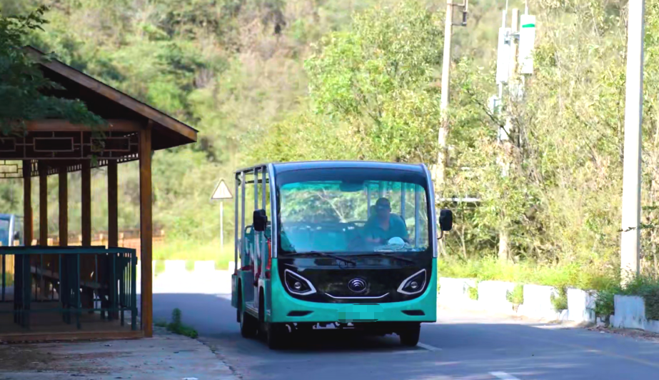 宇通鋰電觀光列車和劍齒虎觀光車亮相北京，以定制化方案賦能景區升級