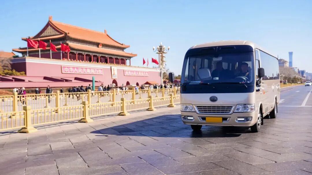 “兩會(huì)時(shí)刻”開啟！宇通T7等高端車型實(shí)力護(hù)航各地兩會(huì)