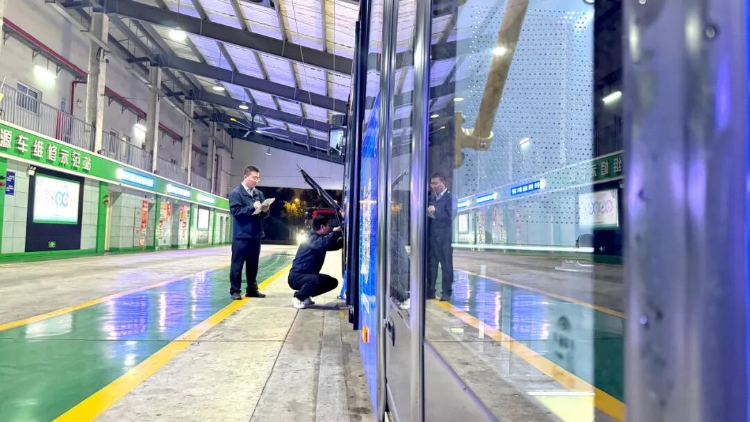 八屆全勤!車型煥新!宇通為進博會保駕護航 圖片