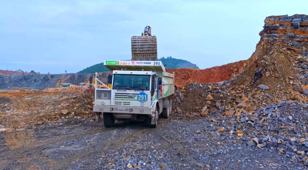 宇通礦卡——電賦礦山丨智領荊楚-宇通礦卡攜手湖北國順華新，共筑綠色礦山新典范！