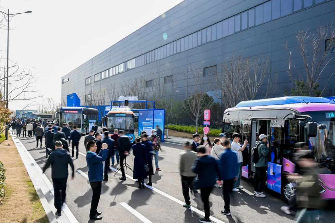 12款新品重磅發布!宇通向“新”而行繪藍圖 12款新品重磅發布!宇通向“新”而行繪藍圖